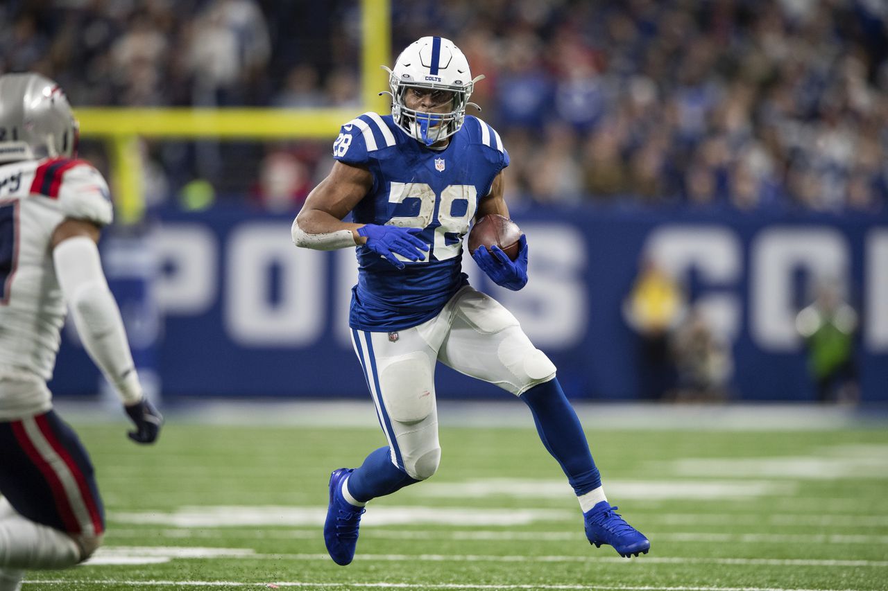 Colts: Jonathan Taylor finding momentum at perfect time for Indy